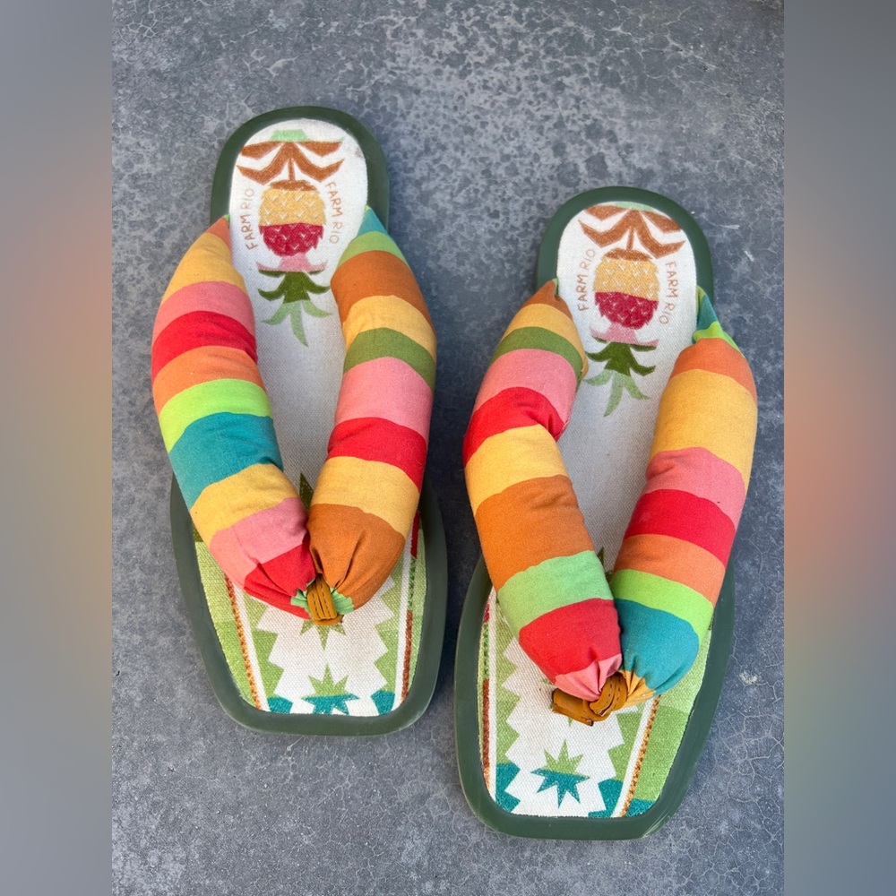 FARM RIO pineapple puffy rainbow flip flop sandals / size 10 - Picture 6 of 6